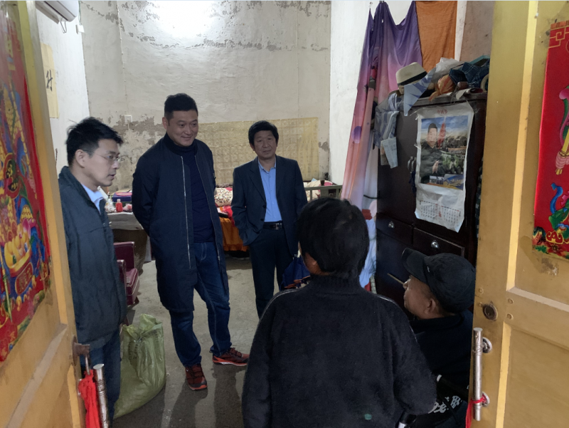 入戶走訪愛心暖 結(jié)對幫扶促攻堅(jiān) --弘義集團(tuán)副董事長王國棟一行到定點(diǎn)幫扶村開展全國第七個“扶貧日”活動